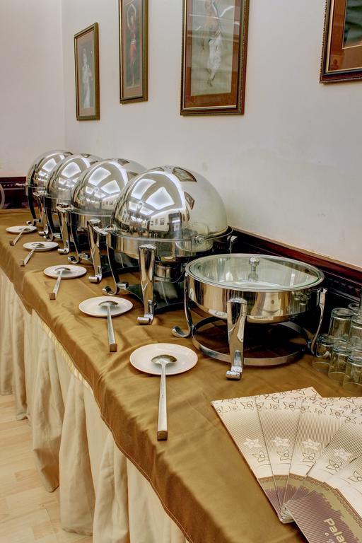 Palace On Ganges - Heritage Hotel Váránaszi Kültér fotó