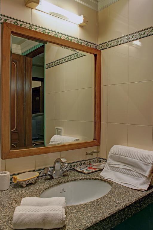 Palace On Ganges - Heritage Hotel Váránaszi Kültér fotó
